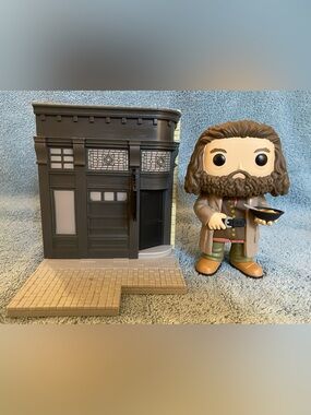 Funko Pop! Deluxe Harry Potter - Rubeus Hagrid with The Leaky Cauldron #141